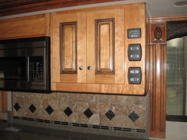 Image Cabinet Door with Carved Rope Molding